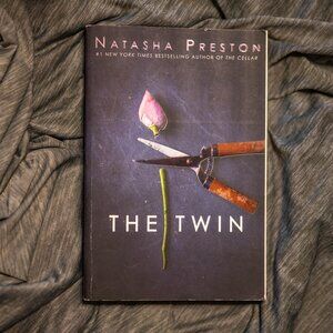 📚 The Twin — Natasha Preston (Paperback)
